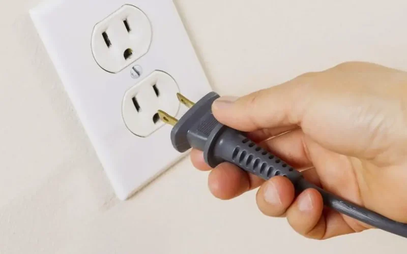 تحذير المرفق.. أجهزة كهربائية تستهلك حتى في الفيشة مغلقة